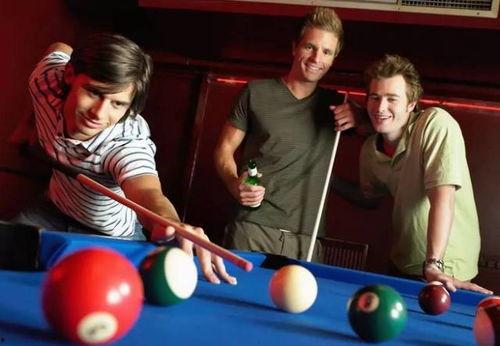 吃瓜中心打台球,欢乐无限