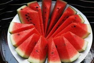 庙子吃瓜,夏日里的悠闲时光