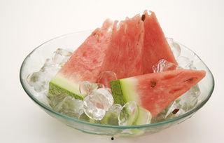 看别人吃冰瓜好吗,看别人吃冰瓜，清凉一夏！