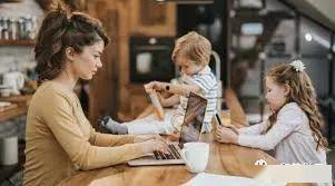 被同事强制吃瓜,职场中的尴尬与反思