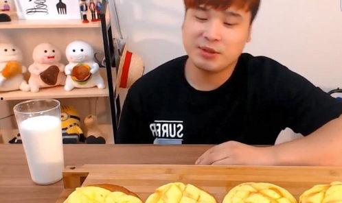 韩国小哥吃巧克力哈密瓜,韩国小哥挑战巧克力哈密瓜美味大碰撞